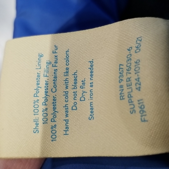 There Abouts Boys sz M/L Winter Hat w/velcro under the chin straps used cond. - Picture 9 of 9